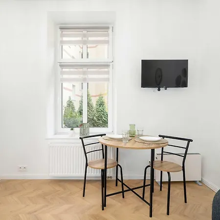 Bright Wierzbiecice Near Mtp By Renters Appartement