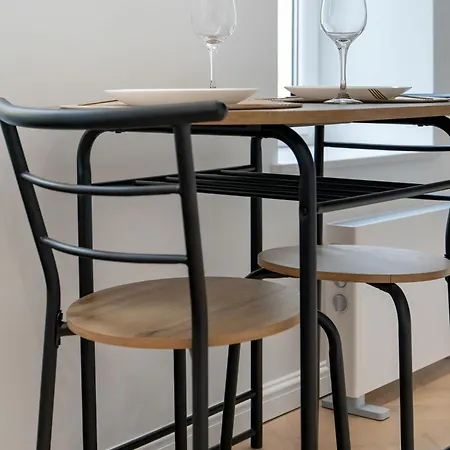 Appartement Bright Wierzbiecice Near Mtp By Renters *