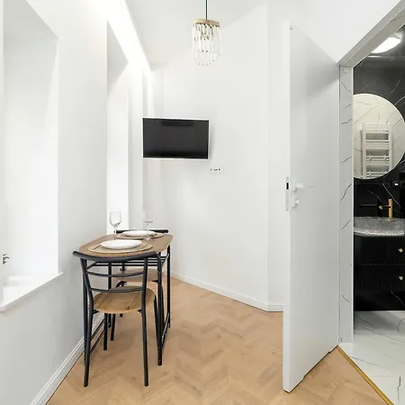 Bright Wierzbiecice Near Mtp By Renters