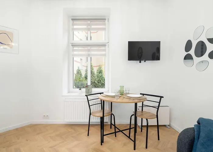 Bright Wierzbiecice Near Mtp By Renters Апартаменти